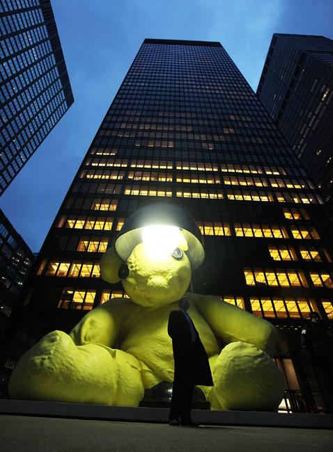 Osito Teddy del artista Urs Fischer (Nueva York, EEUU). Foto: Getty Images.