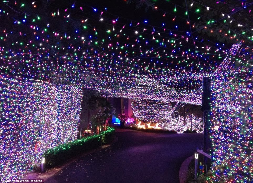 Guinness World Record Christmas lights2