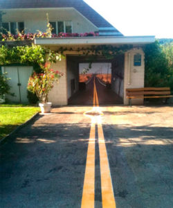 Curiosos vinilos para que la puerta de tu garaje llame la atención