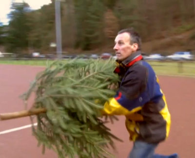 Esto es lo que hacen los alemanes con sus árboles de Navidad en enero